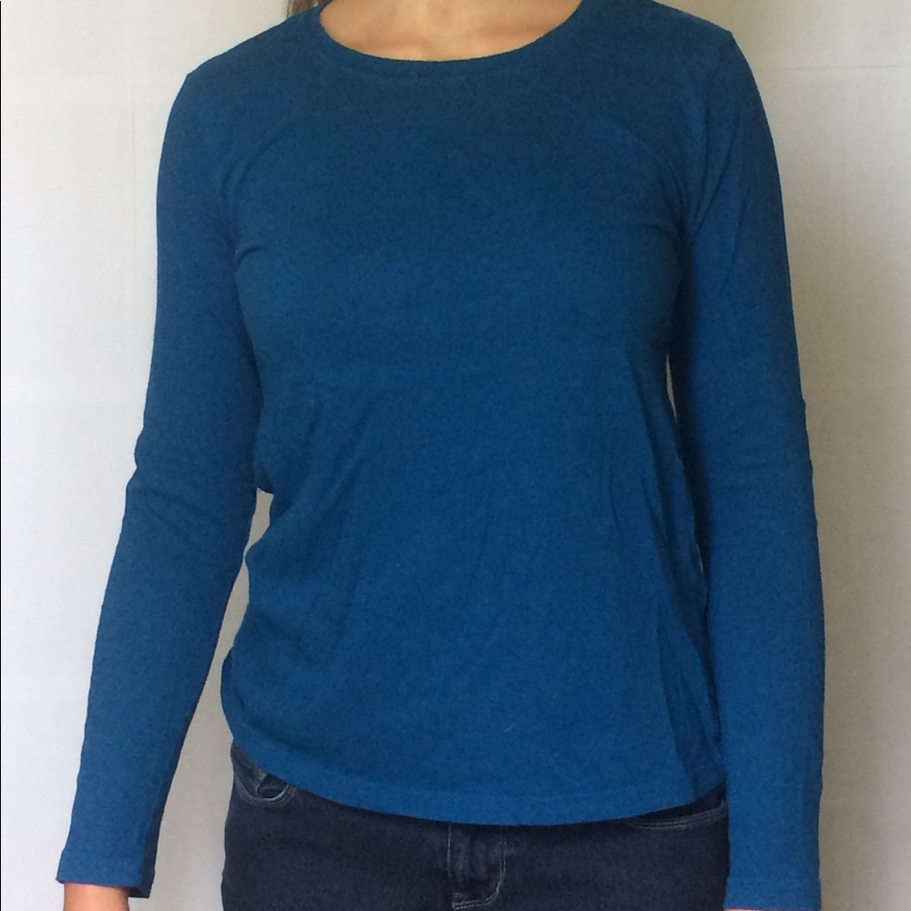 Comfy long sleeve, dark blue shirt
